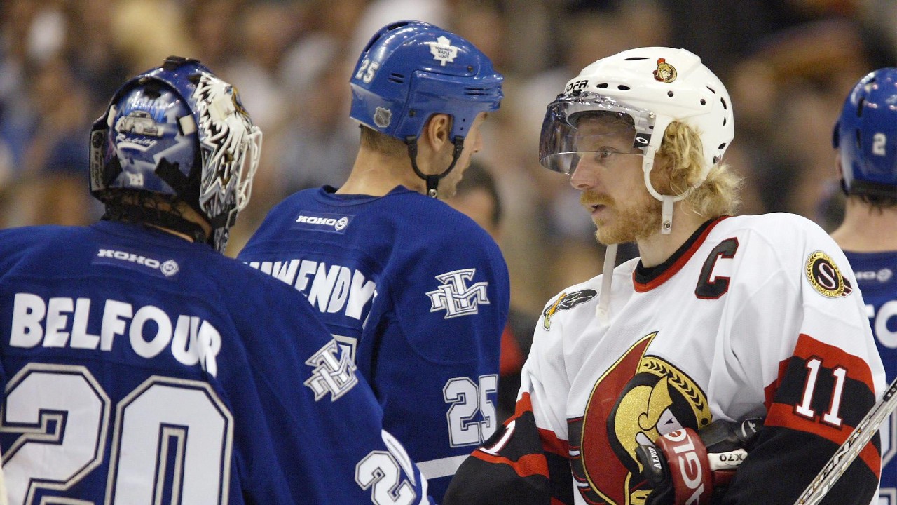 Ed Belfour shakes hands with Daniel Alfredsson after an NHL playoff win in 2004