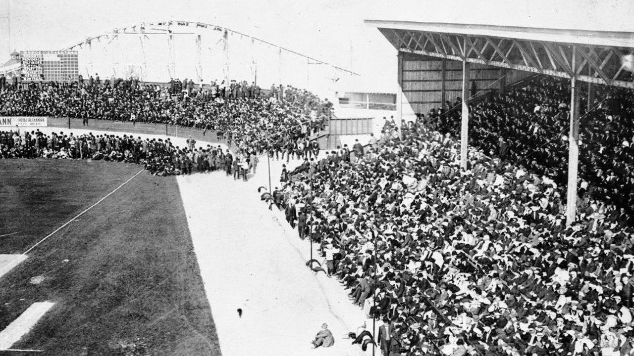 A view of a crowd at Maple Leaf Park on Hanlan’s Point in Toronto in 1912