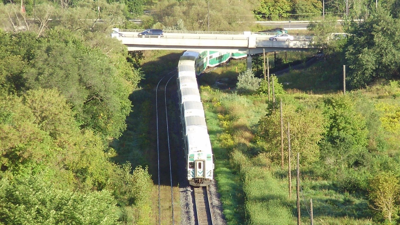 An image of a GO train travelling south through the Don Valley on the Richmond Hill line