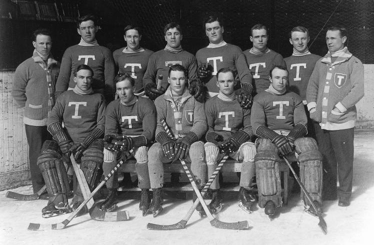 The 1914 Stanley Cup–winning Toronto Hockey Club pose for a team photo